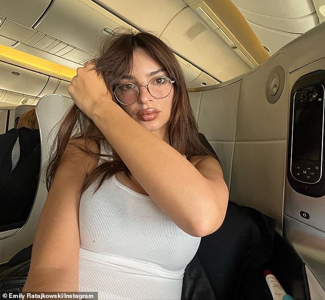 Ratajkowski appeared to have gone completely makeup-free for the post, aside from applying significant lip gloss