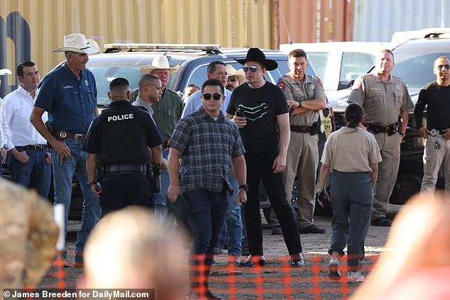 Musk is seen in Eagle Pass, Texas, on Thursday as he attempts to live stream interviews with local officials