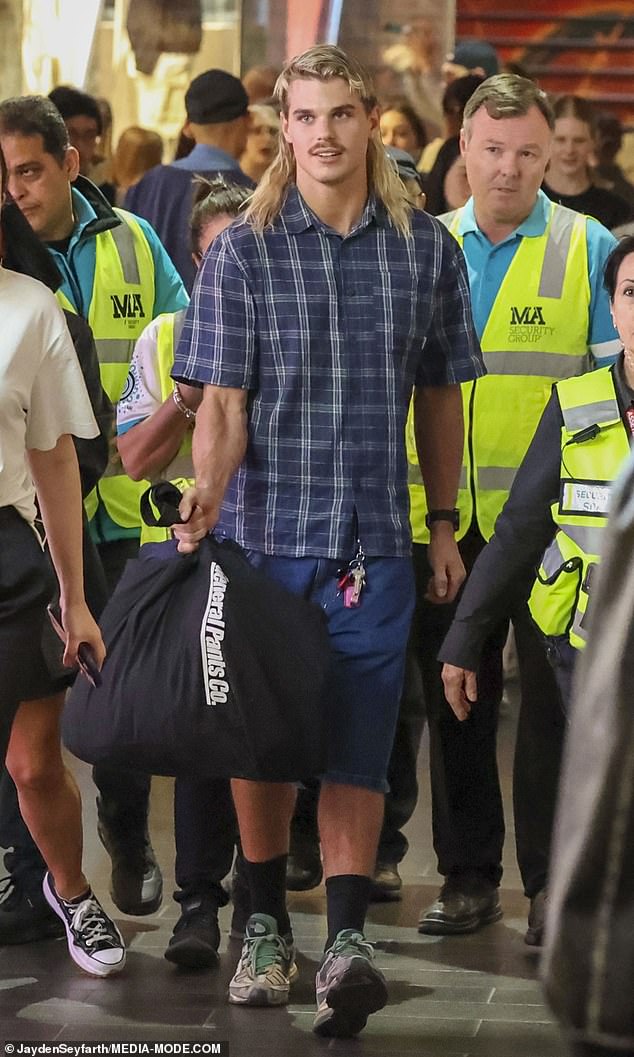 He completed his look with navy blue shorts and wore a pair of comfortable sneakers