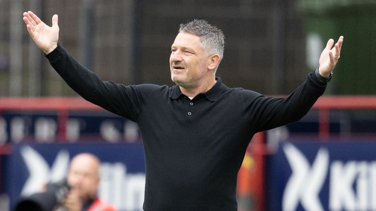 DUNDEE, SCOTLAND – SEPTEMBER 23: Dundee manager Tony Docherty during a cinch Premiership match between Dundee and Kilmarnock at Kilmac Stadium, on September 23, 2023, in Dundee, Scotland.  (Photo by Mark Scates / SNS Group)