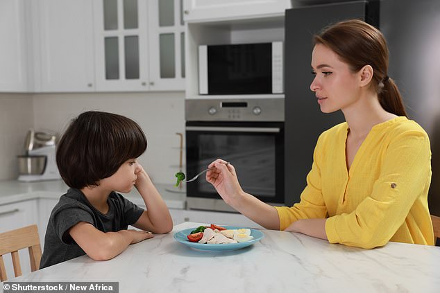 Toddlers who ate with their father less often behaved worse as they got older