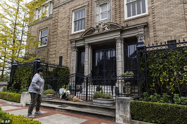 After the trailblazing senator's death, bouquets of flowers were left outside her San Francisco mansion