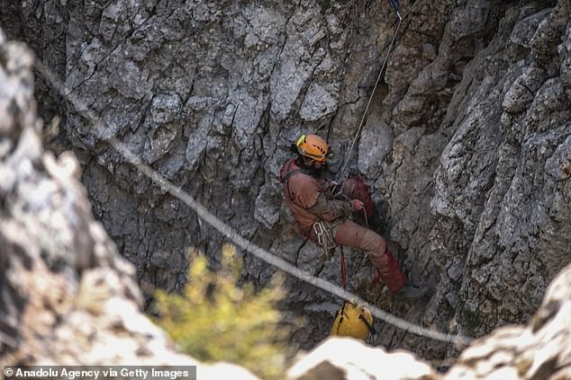 Rescuers have pulled an American researcher out of a Turkish cave, more than a week after he became seriously ill 900 meters below the entrance, the Speleological Federation of Turkey said.