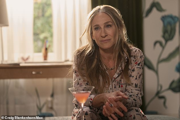 Fans spotted Sarah Jessica Parker's own line of wallpaper in her iconic apartment