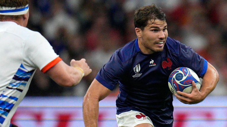 Antoine Dupont is back in the French selection after surgery