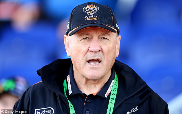 Wests Tigers coach Tim Sheens was invited to attend the club's end-of-season presentation night, which was to celebrate his career, but turned down the event.