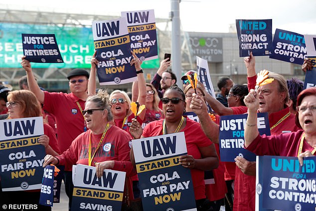 United Auto Workers of Louisville Kentucky will rally in support of striking UAW members in Detroit on Friday