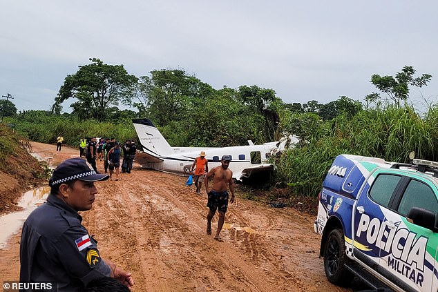 A light plane with 14 people on board – 12 passengers, a pilot and a co-pilot – crashed in the Amazon on Saturday