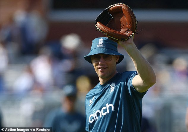 Andrew Flintoff (pictured) is pictured training with England ahead of their final ODI match against New Zealand