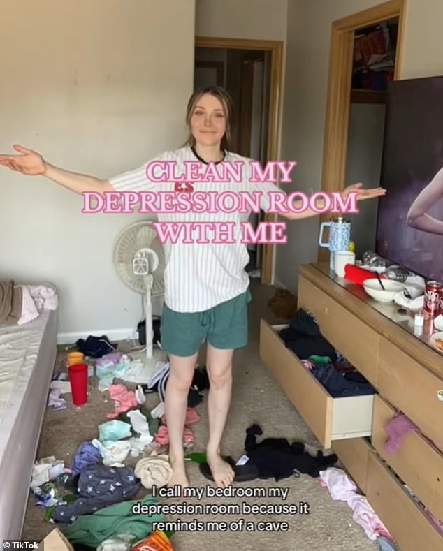 Mom-of-two Amanda hadn't cleaned her bedroom properly in two months and decided to film the giant cleanup for a TikTok video