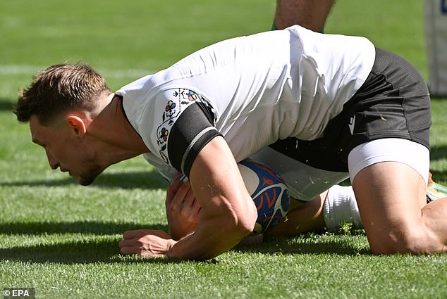 Romanian scrum-half Gabriel Rupanu scored a shock opener to put the underdogs ahead