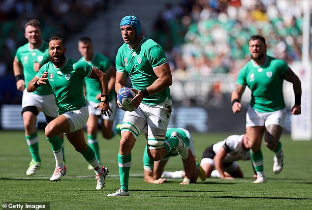 Tadhg Beirne slips through Romanian lines during Ireland's crushing 82-8 win