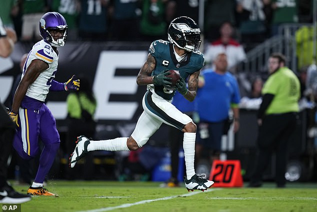 DeVonta Smith gave the Eagles a three-possession lead with a 63-yard touchdown