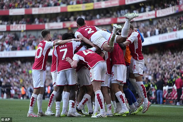 Arsenal scored a dramatic 3-1 victory over Manchester United at the Emirates Stadium on Sunday