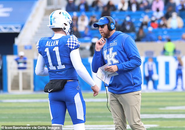 Kentucky Wildcats offensive coordinator Liam Coen talks to quarterback Beau Allen in 2021