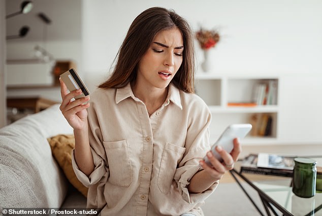 A customer of an Australian online store has expressed outrage when he was asked for a tip when making a purchase.  The photo shows a woman looking at her cell phone