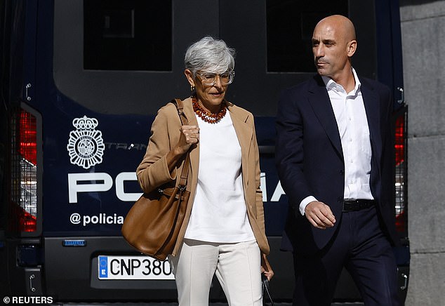 The 46-year-old has been summoned to Madrid's Audiencia Nacional court at 12:00 (10:00 GMT), where he will appear before Judge Francisco de Jorge, who is leading the investigation.