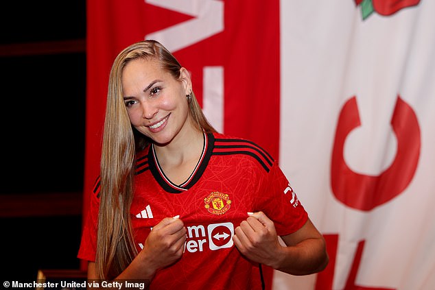 Manchester United have confirmed the signing of midfielder Irene Guerrero