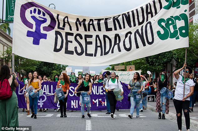 Hundreds of women protest with songs and posters during a protest in the state of Colima on September 28, 2019 to ask the Mexican government to decriminalize abortion.  On Wednesday, the Supreme Court voted anonymously to lift a federal ban on abortion