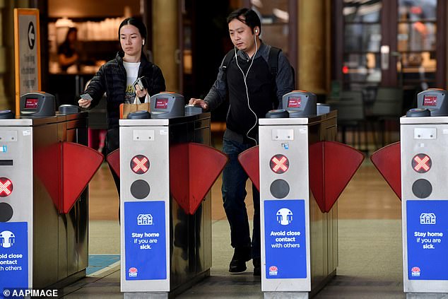 Discounted Opal rates are being extended until Friday to encourage more workers to return to the office.  The photo shows commuters at Sydney Central Station