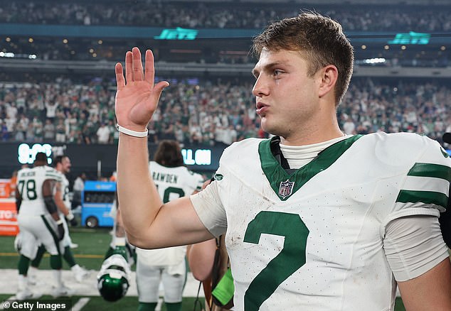 Zach Wilson of the New York Jets celebrates the victory over the Buffalo Bills on Monday evening