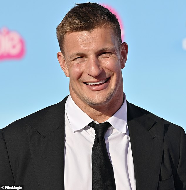 A TIGHT END THAT HELPS ANOTHER: Rob Gronkowski wants Travis Kelce and Taylor Swift to date