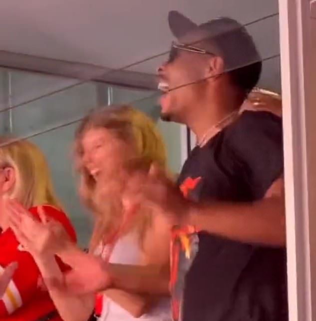 The pop star watched the match from the Kelce family suite and was filmed by fans downstairs