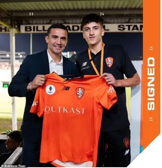 Tim Cahill's son Shae has signed for A-League side Brisbane Roar