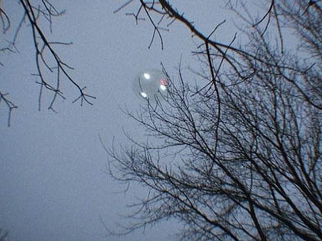 A UFO sighting in Weyauwega, Wisconsin;  February 2003