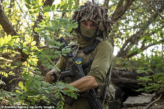 Ukrainian forces have broken through Russian defenses in the key city of Verbove, according to the Ukrainian general who led the country's counteroffensive.  In photo: A Ukrainian soldier of the 62nd Brigade of the Ukrainian Army, dressed in camouflage, is seen in the trenches of the Koupyansk front line as the war between Russia and Ukraine continues, September 22