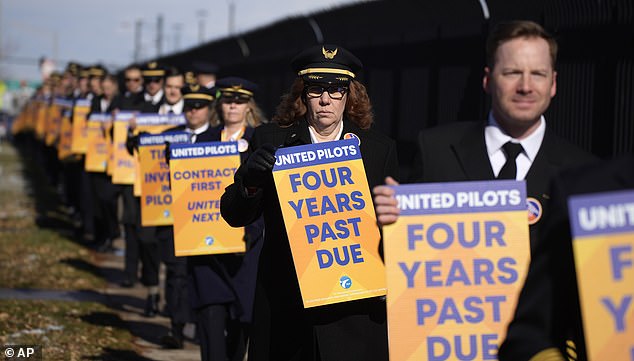 United Airlines pilots have secured a lucrative $10.2 billion deal to see their wages rise by as much as 40 percent, four years after strike action and negotiations concluded this week