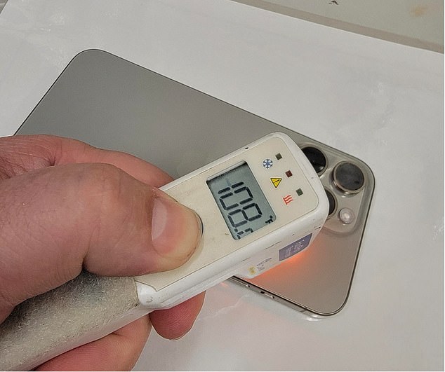 A Reddit user posted a photo of his silver iPhone 15 Pro while checking the temperature on the back of the device