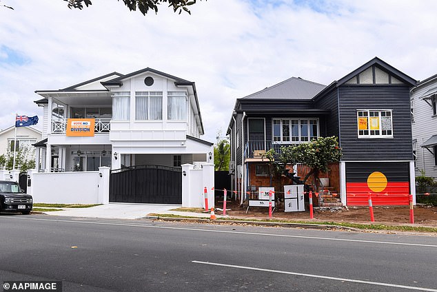 The two houses on the esplanade in Brisbane's bayside suburb of Wynnum are advocating different positions on the referendum, which will be held on October 14.