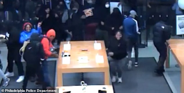 The thefts quickly saw the seizure of iPhones, laptops, tablets and anything within reach on display stands, completing the looting in less than a minute