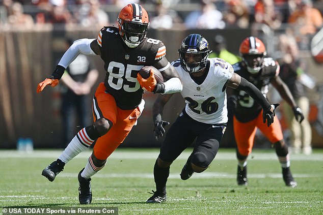 Njoku managed to get on the field Sunday after telling Browns fans he expects to play