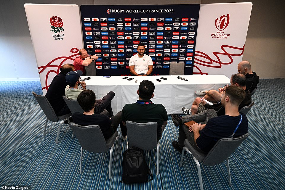 Journalists meet regularly to interview the players and coaching staff, gaining valuable insights in the build-up to matches