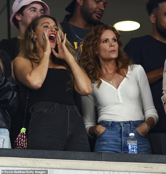 Great that!  Blake was also joined by her cousin Robyn Lively (R), probably best known for her roles in Teen Witch (1989) and Cobra Kai (2022).