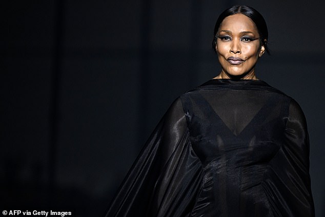 She looks familiar: the American actress Angela Bassett also appeared on the catwalk