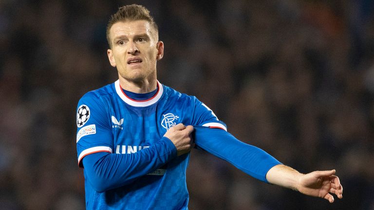 Steven Davis will lead an interim management group at Rangers