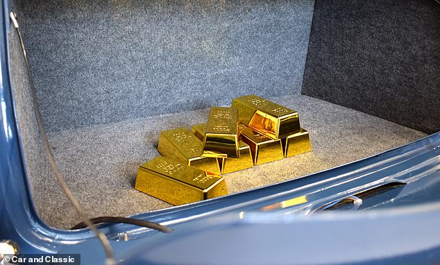 To tie in with the iconic film starring Michael Caine, the simulator comes with fake gold in the boot and the license plate 'LGW 809G' - a reference to the return flight the heist team wanted to capture in the film.