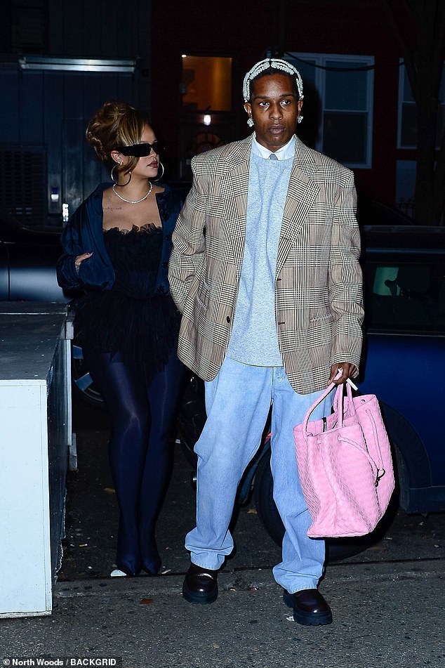 Looking good: He paired it with loose-fitting jeans and black boots, while also clutching a pink woven bag