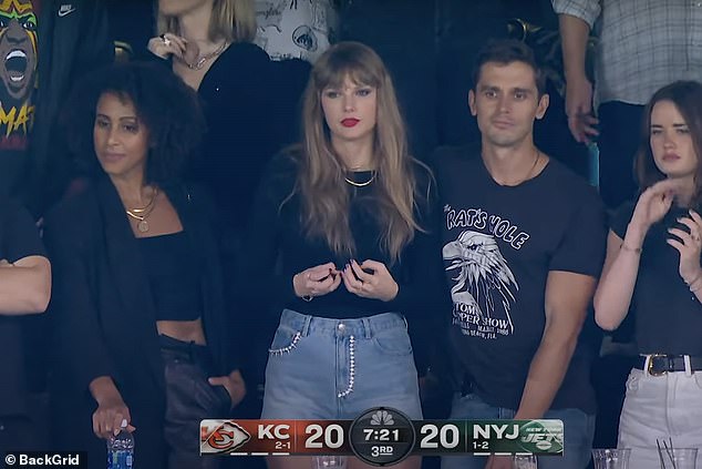 Touchdown!  Swift attended the Kansas City Chief's narrow victory over the New York Jets at MetLife Stadium on Sunday with her group of famous friends