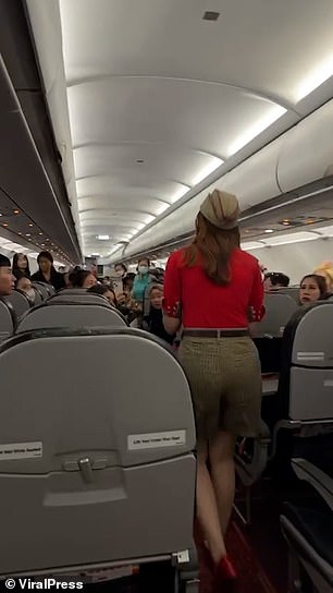 One of the stewards then makes his way down the aisle as other pilots watch as chaos ensues
