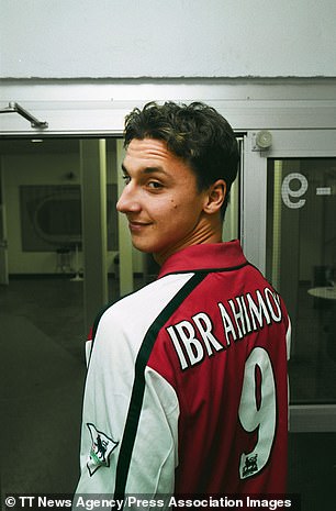 Ibrahimovic posed with shirt No. 9 at Arsenal