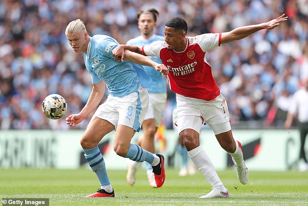 1696667807 323 Jamie Carragher advises Arsenal to beat Man City with home