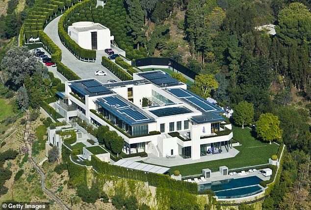 The 50,000-square-foot property is in the exclusive Beverly Crest area of ​​Los Angeles, nestled between Beverly Hills and Bel Air, and has sweeping 180-degree views of the city.