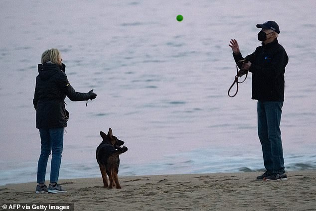 Joe and Jill Biden play Commander in Rehoboth Beach in December 2021