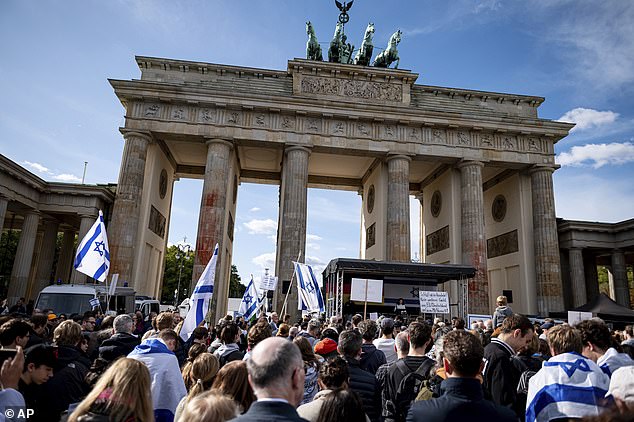 Hundreds of Germans stood in support of Israel at the Brandenburg Gate in Berlin, Germany (photo)