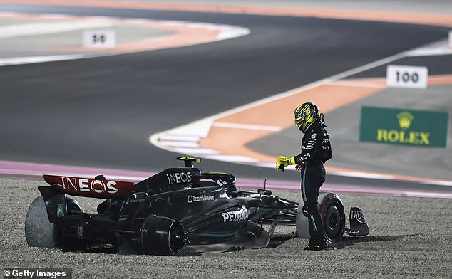 Hamilton was forced to abandon the race after the first accident between Mercedes and Mercedes.