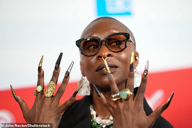 Here they are: The performer posed for a photo while showing off her colorful nails